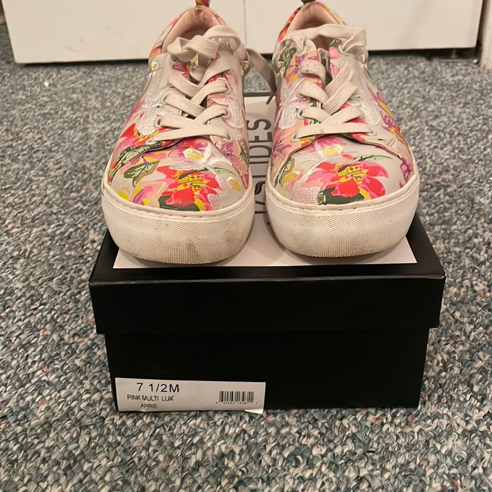 Anthropologie leather embroidered shoes